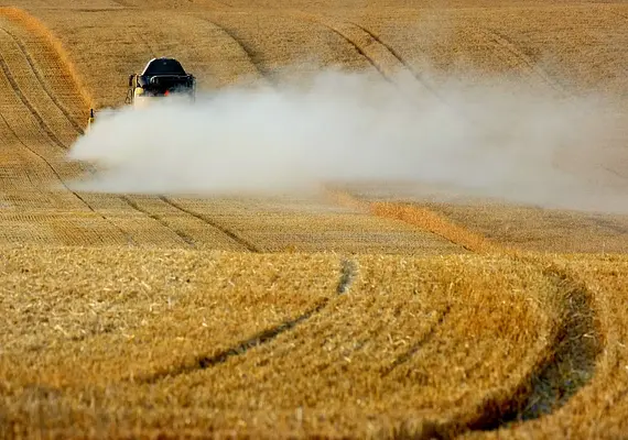 OPERACIONES AUXILIARES DE ABONADO Y APLICACIÓN DE TRATAMIENTOS EN CULTIVOS AGRÍCOLAS