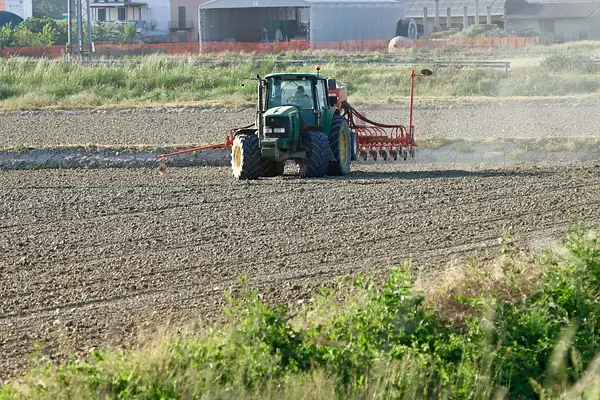 APLICACIÓN DE LA NORMATIVA DE SEGURIDAD Y DE PROTECCIÓN AMBIENTAL EN EL MANEJO Y MANTENIMIENTO DE LOS EQUIPOS DE PREPARACIÓN DEL SUELO EN AGRICULTURA