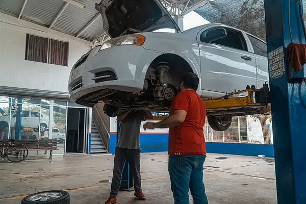 MAQUINARIA BÁSICA DE TALLER MECÁNICO