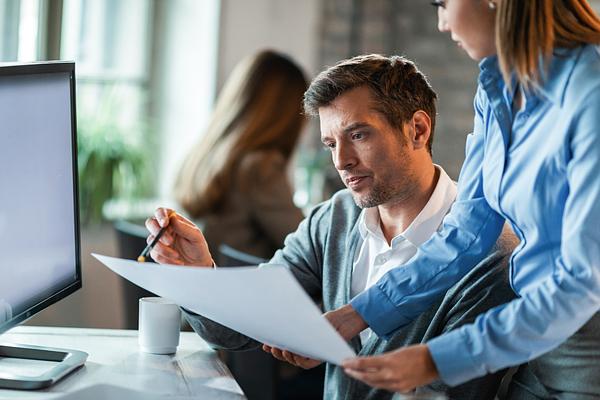 Actitudes, emociones y respuesta automática en el ámbito laboral