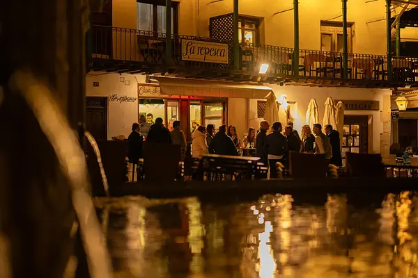 Servicio y atención al cliente en restaurante. hotr0608 - servicios de restaurante